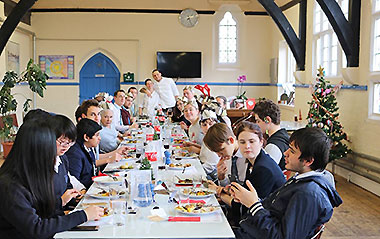 pranzo di Natale presso il residence della scuola OISE a Newbury