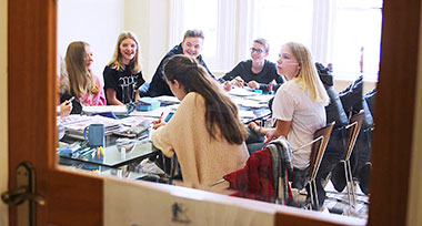 Studenti in classe - Bournemouth OISE Scanbrit School