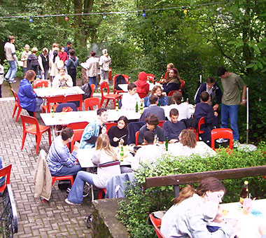 studenti della scuola OISE durante un pic-nic a Heidelberg