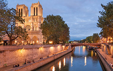Scuola di francese Accord Parigi  veduta notturna di Notre Dame