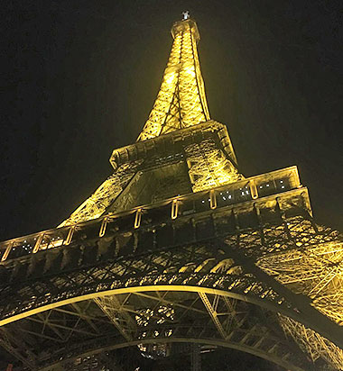 Parigi, tour Eiffel illuminata