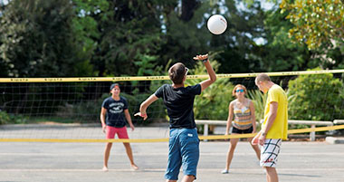 Partita di pallavolo presso la scuola CIA ad Antibes