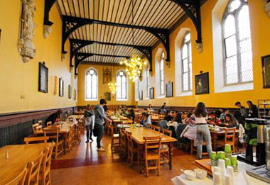 la sala da pranzo del campus della Mynooth University a Dublino