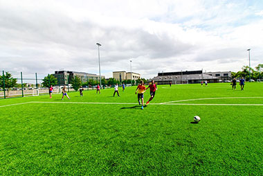 Vacanze studio Apollo a Dublino, campo da calcio esterno Maynooth University
