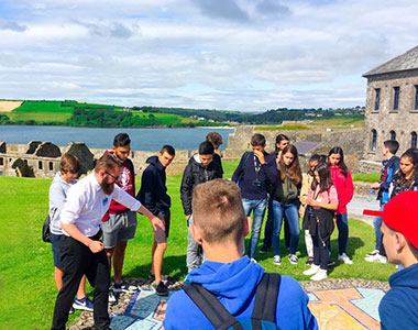 Studenti della scuola Apollo durante un'escursione in Irlanda