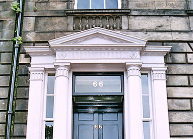 l'entrata della scuola Basil Paterson a Edimburgo