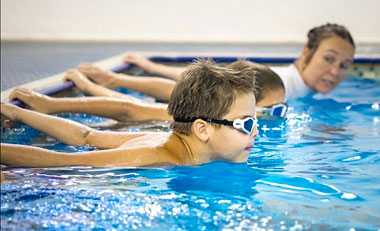 Lezioni di nuoto nei college inglesi della scuola Bede's