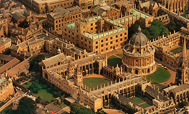 Una veduta aerea della città universitaria di Oxford