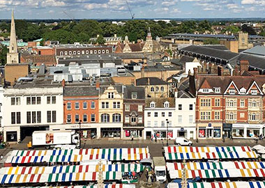 Una veduta di Cambridge e il suo mercato - Scuola di inglese Regent