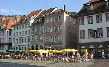 Una piazza centrale di Heidelberg in Germania